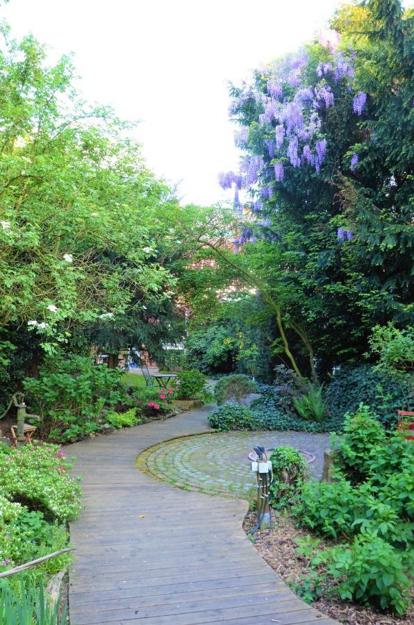 Gaestezimmer Mit Garten In Fischeln Krefeld Bagian luar foto